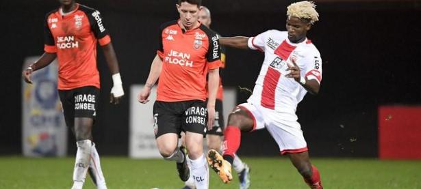 包含里昂迎来新帅上任，备战下赛季的词条