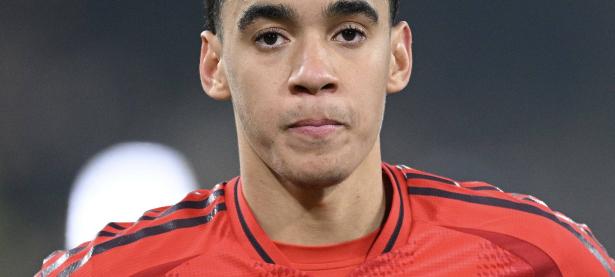 拜仁替补上场改变战局，多特蒙德防线瞬间崩溃！的简单介绍