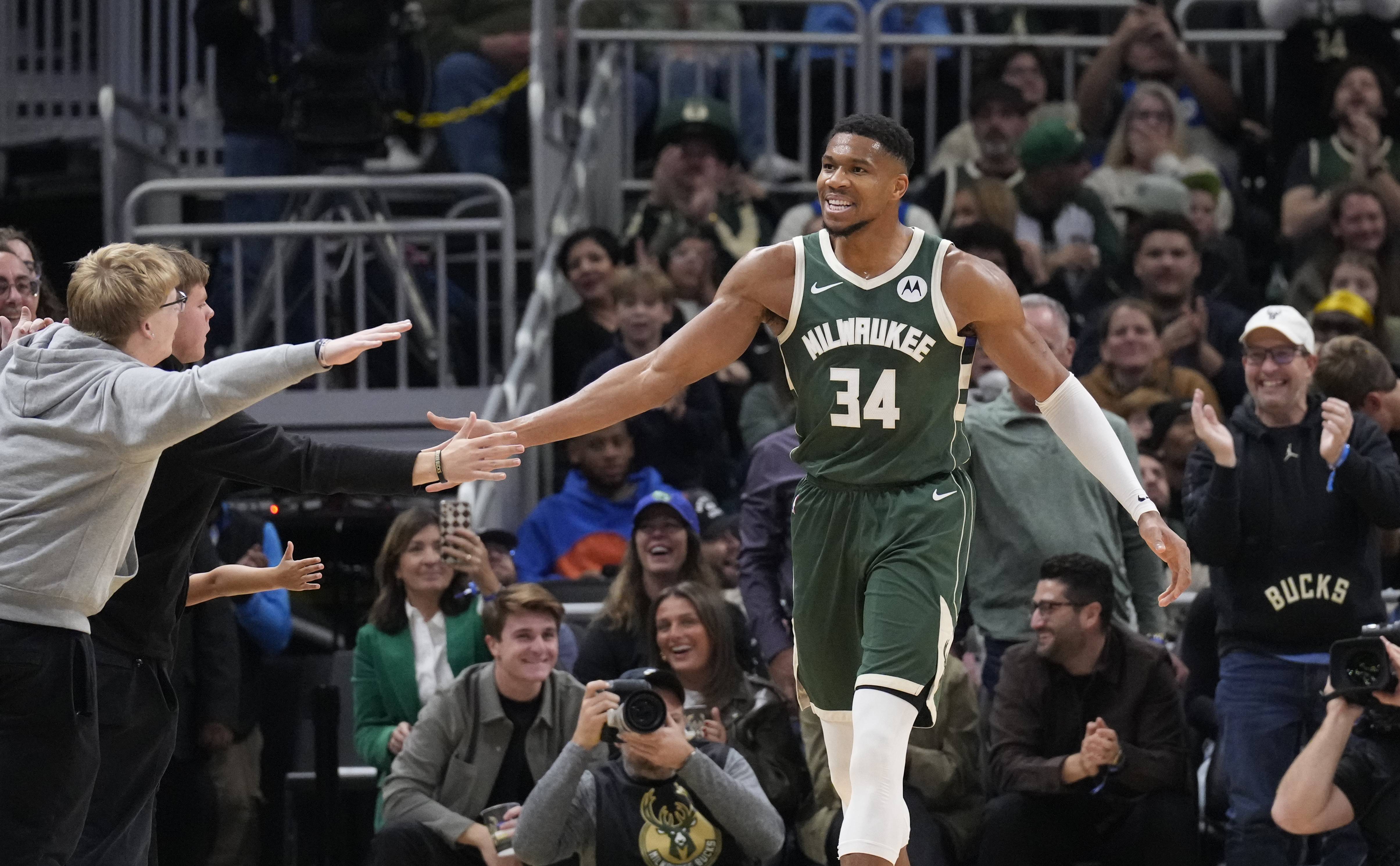 雄鹿主场大胜活塞，豪取四连胜